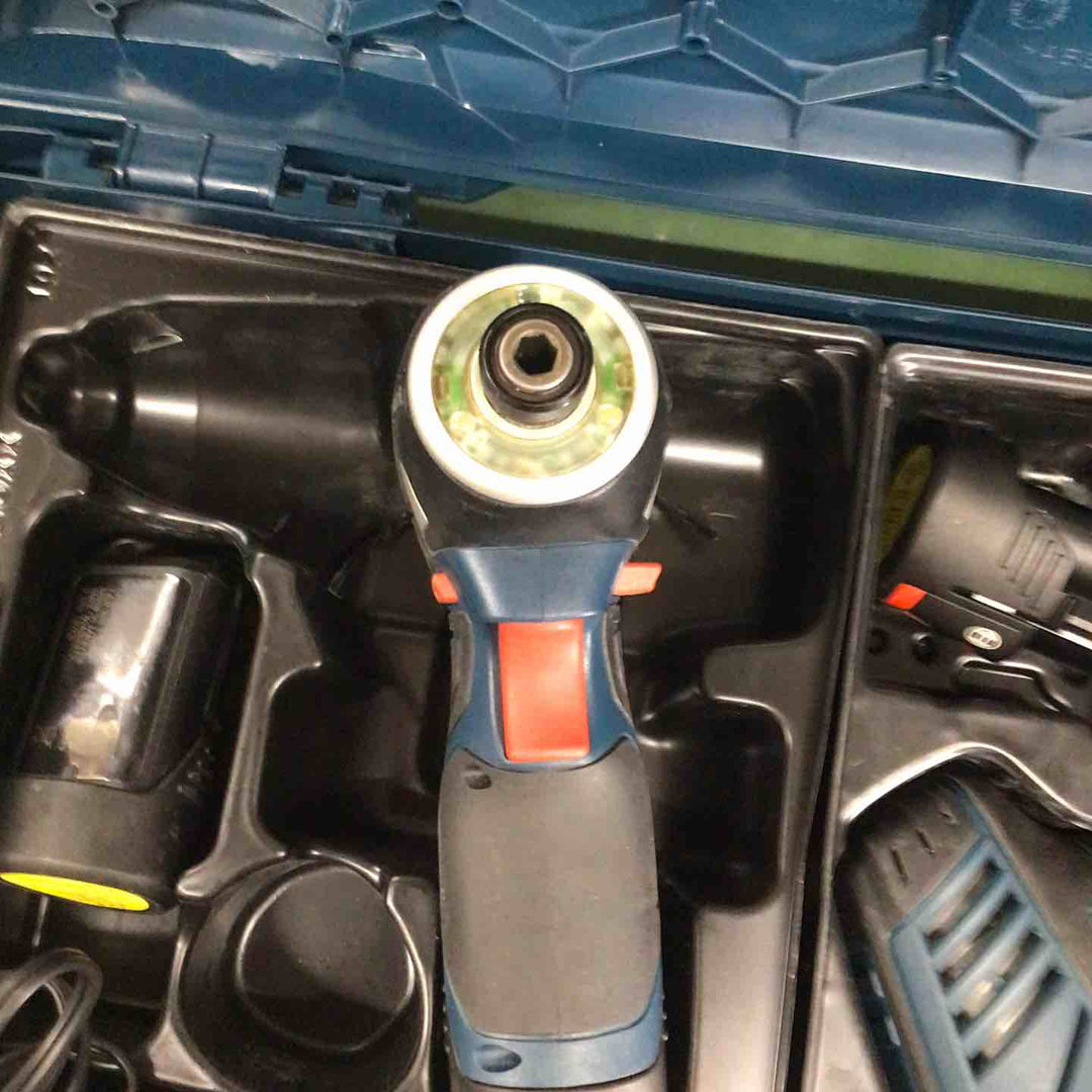 【039】【102】ボッシュ(BOSCH) コードレスセーバーソー GSA10.8V-LI + インパクトドライバー GDR10.8-LI + バッテリー4個 + 充電器セット【戸田店】