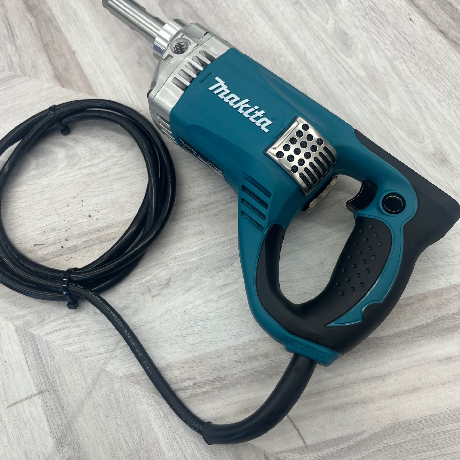 ☆マキタ(makita) コンクリートかくはん機 UT1305【越谷店】 – アクト