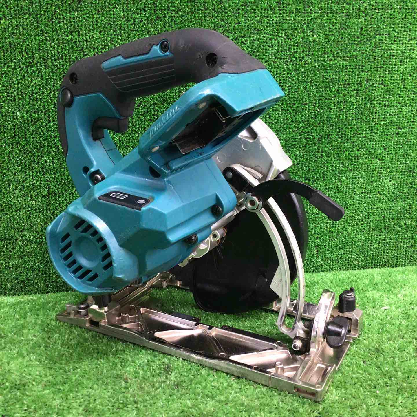 マキタ HS631DZ 充電式マルノコ　18V【野田愛宕店】【店頭取引限定】【中古】管理番号：IT2KTLY8LUF9 Amazon | マキタ 充電式マルノコ18V 刃径165mm/切込66mm バッテリ充電