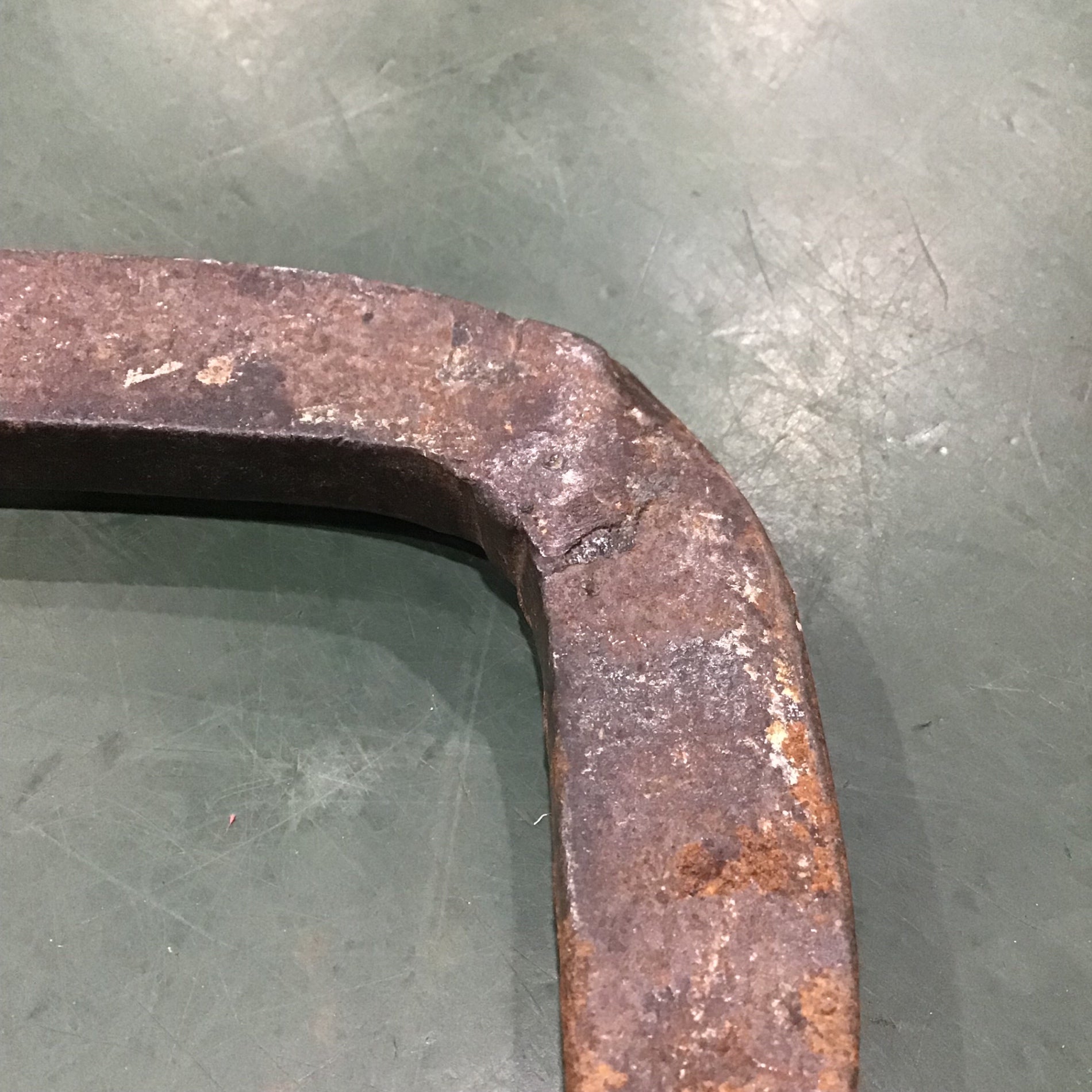 現状品】かじ寅バール 約830mm 折れて溶接された跡あります 現状品】かじ寅バール 約830mm 折れて溶接された跡あります