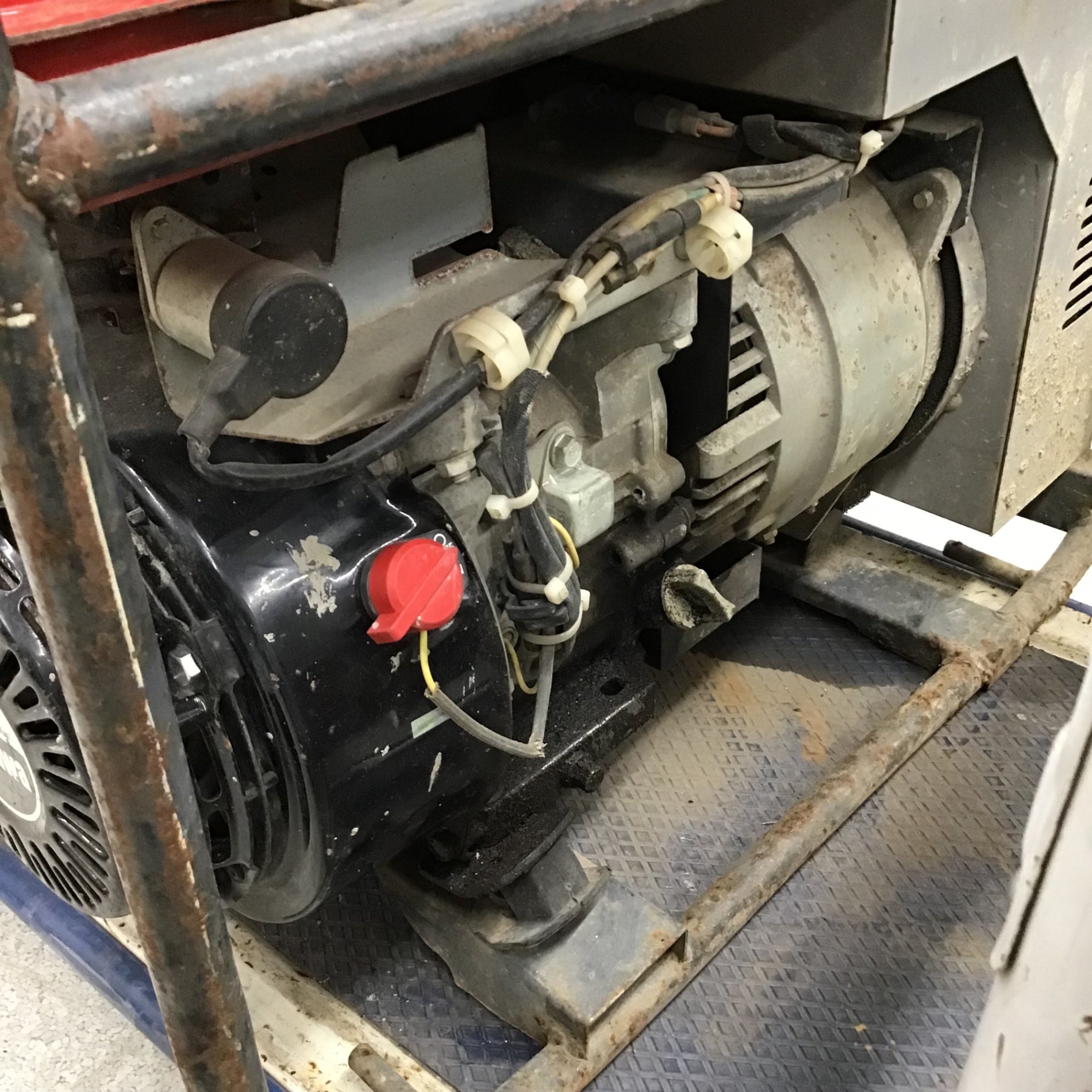 shindaiwa EGW135 ガソリン発電機 楽天市場】【法人向け】【代引き不可】☆新ダイワ EGW135