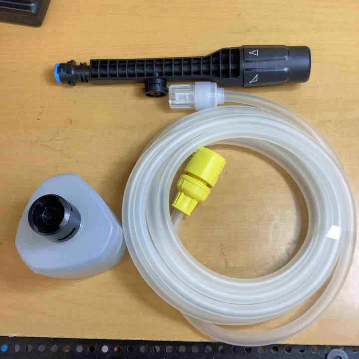 ケルヒャー(Karcher) コードレス高圧洗浄機 OC 5 Handy CB USB充電式 水道接続不要 コンパクト 軽量 簡単セットアップ 丈夫なホース 高性能5in1ノズル 安全ロック機能搭載 薄型バッテリー ペットボトル使用可能/洗車 ベランダ 玄関 1.328-143.0【越谷店】