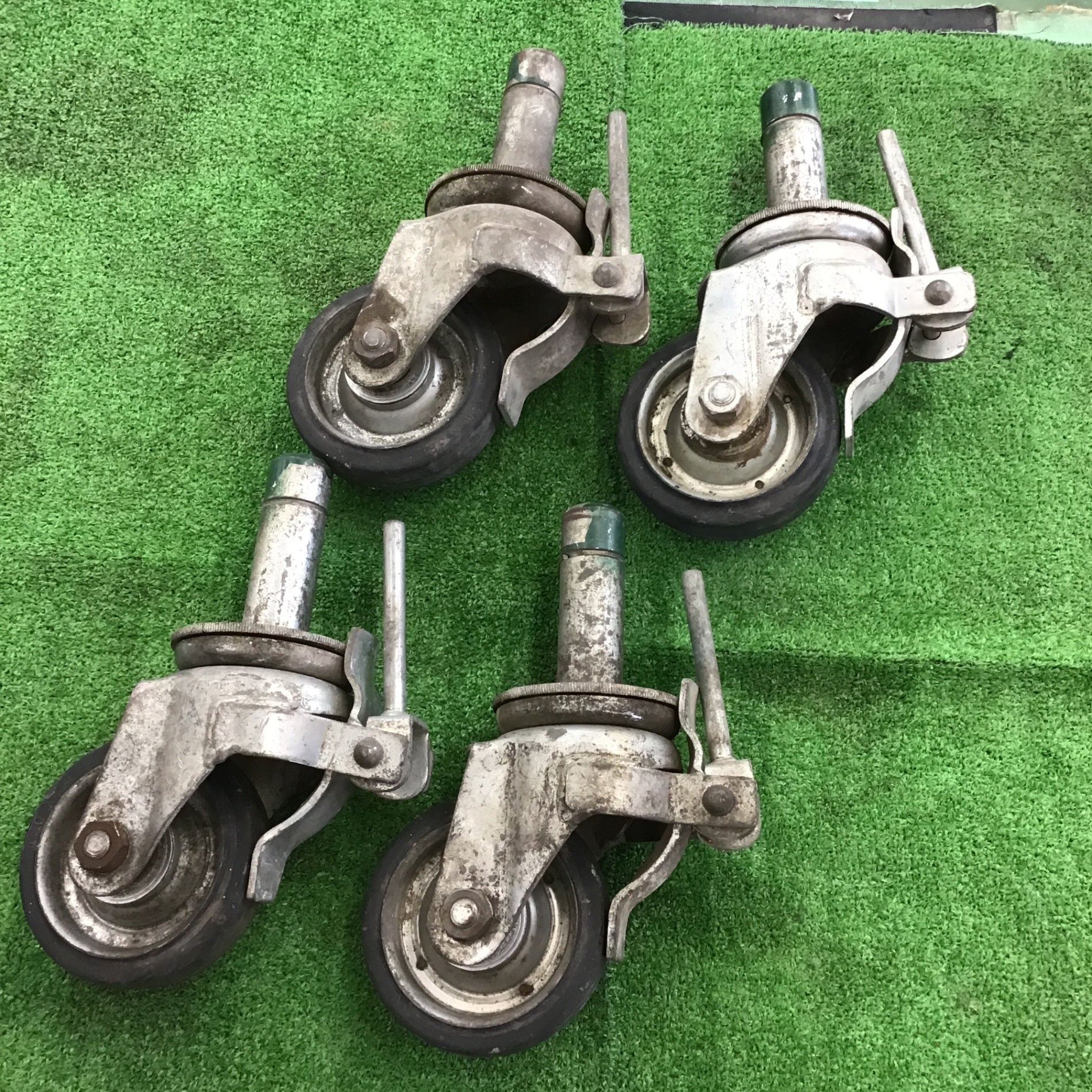 中古】 ローリングタワー用キャスター 4点セット ジャッキ付き 中古】 ローリングタワー用キャスター 4点セット ジャッキ付き