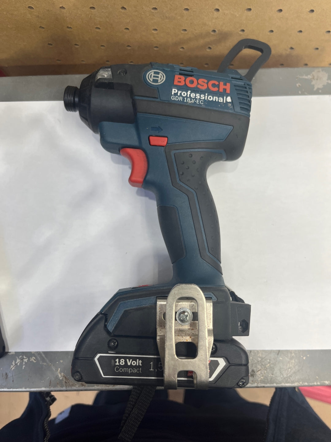 〇ボッシュ(BOSCH) 18Vバッテリーインパクトドライバー〔GDR18V-EC〕【草加店】