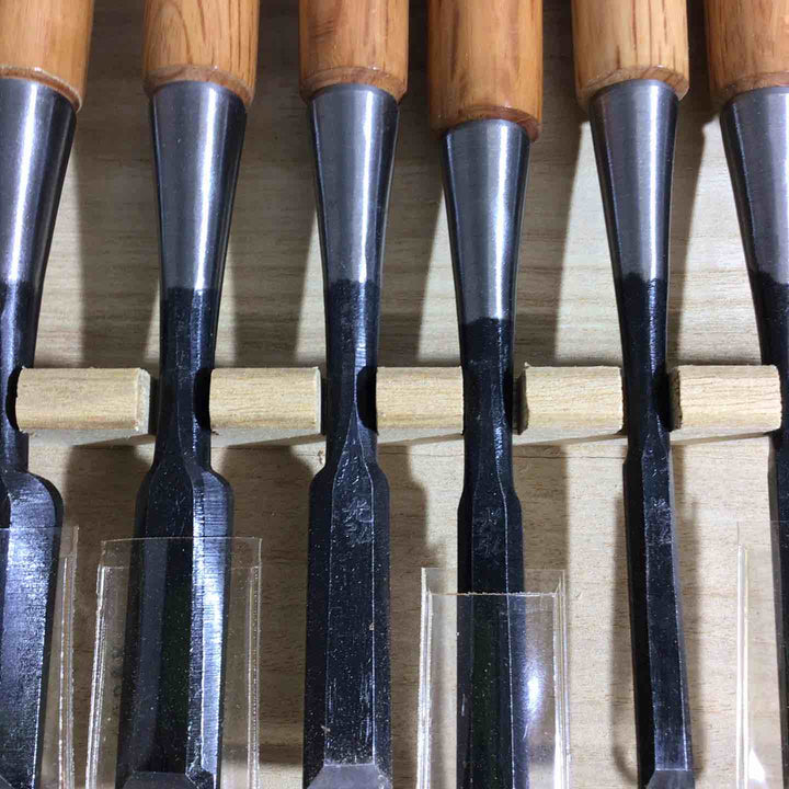 新光弘 追入のみ10本組(ヤスキ鋼)赤樫柄 木箱入▼鑿・鉋・大工道具 他 のみ ノミ【戸田店】
