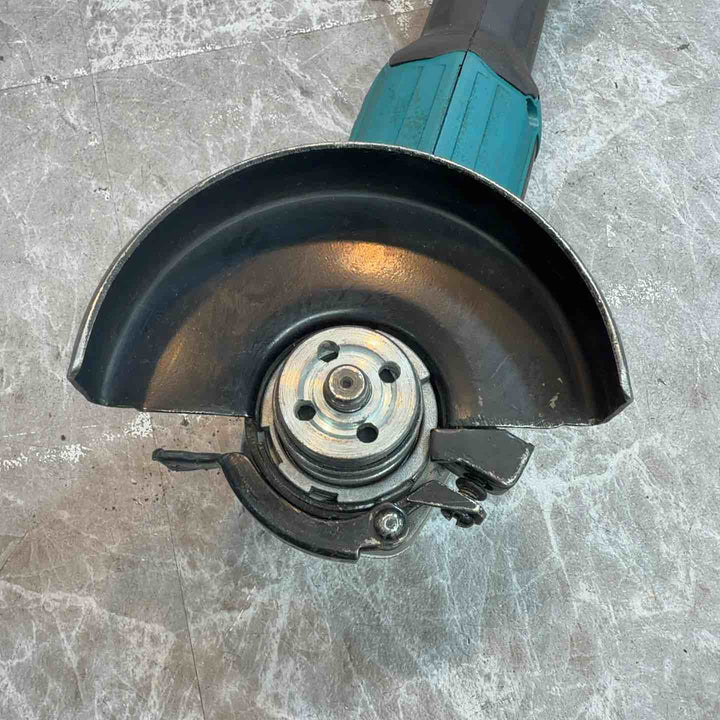 ◇マキタ(makita) 100mm コードレスディスクグラインダ GA403DZN (AG403DN)【八潮店】