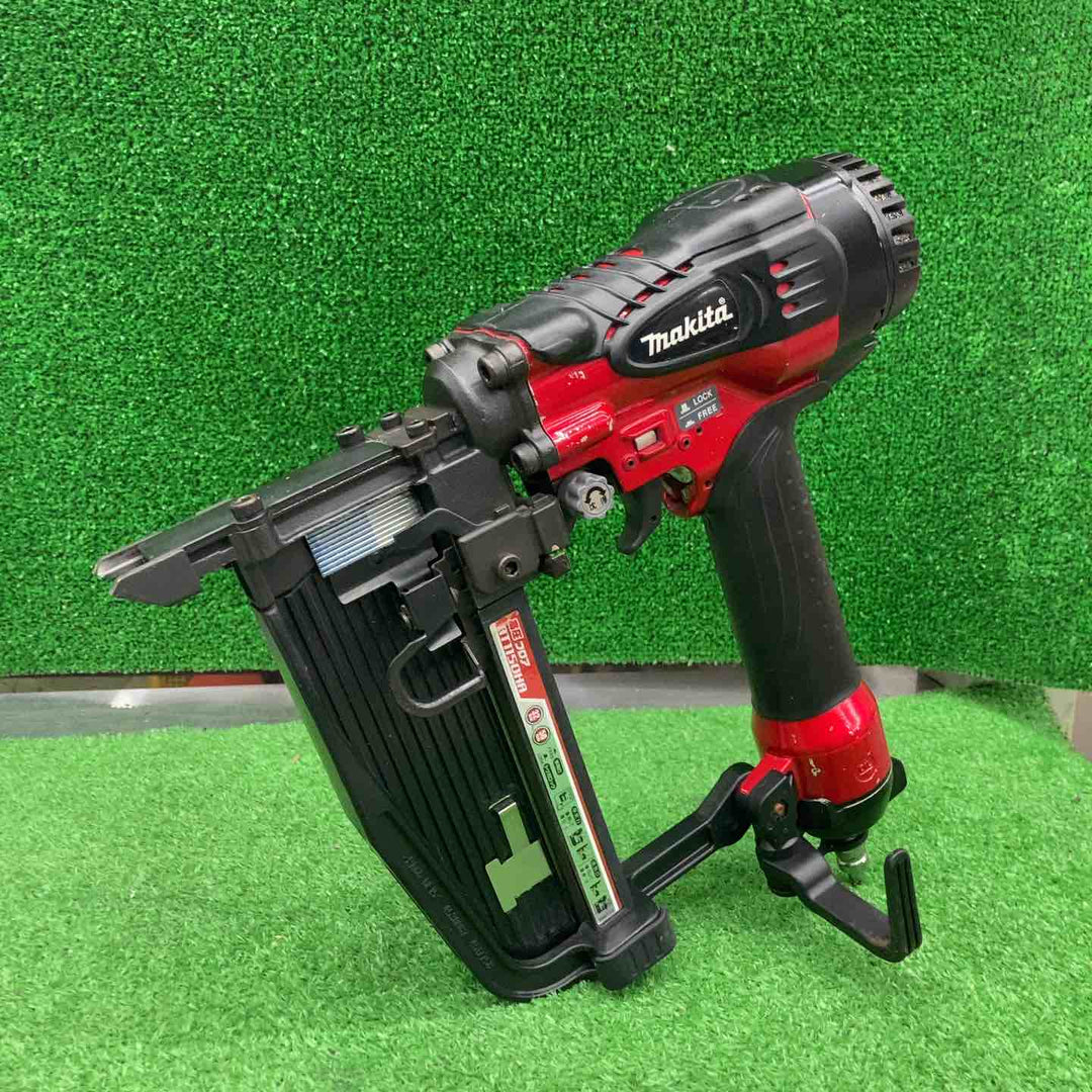 ★マキタ(makita) 高圧フロアタッカ AT1150HA【桶川店】
