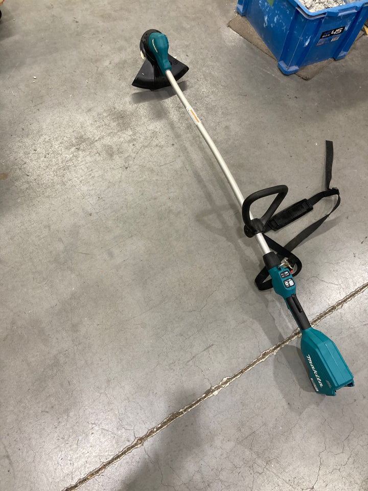【店頭受取り限定】〇マキタ(Makita) 充電式草刈機 18V3Ah バッテリ・充電器付 MUR189DSFC 青【川口店】