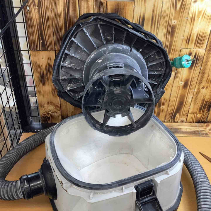 ★マキタ(makita) 集じん機 乾湿両用 483(P) ホース付き【越谷店】