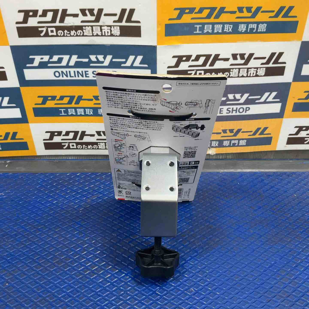 タジマ セフシステム セフホルダー脚立用 クランプ式 金属 6連 SFS-MCHLD6 回転用レバーで使いやすい角度に調整できる角度調整機能 押し付けて入れるオートロック機構 衝撃に強い頑丈金属タイプ【草加店】