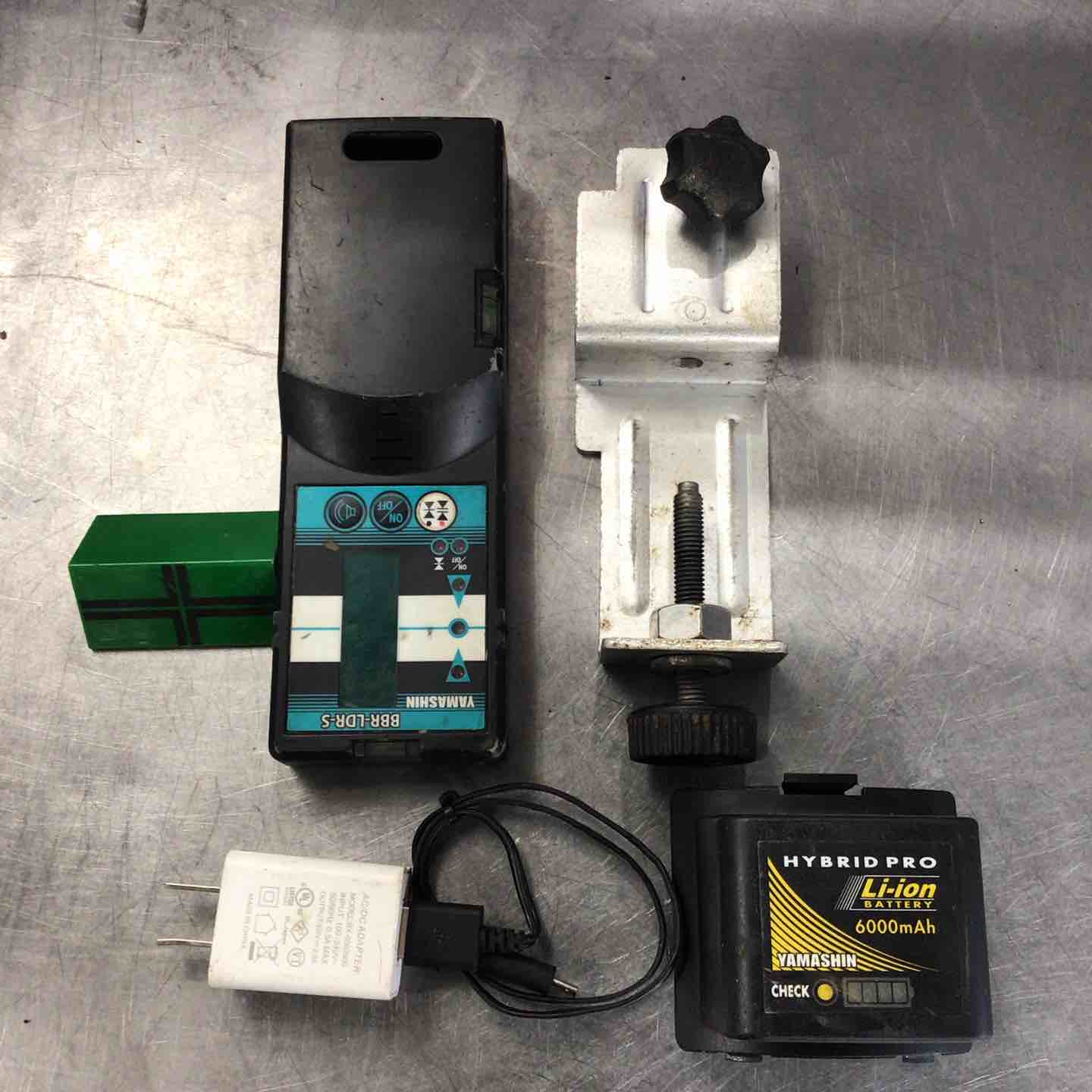 ヤマシン LDR-9S グリーンレーザー墨出し器【リライズ野田愛宕店】【中古】※通電確認済み(制精度を保証するものではございません)　管理番号：2400010113734 ヤマシン LDR-9S グリーンレーザー墨出し器【リライズ野田愛宕店