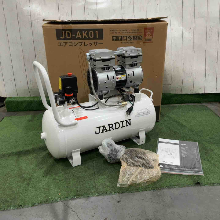 【店頭受取り限定】JARDIN エアコンプレッサー  JD-AK01 ホワイト 吐出口2つ 静音 キャスター2点 エアクリーナー 付属【川口店】