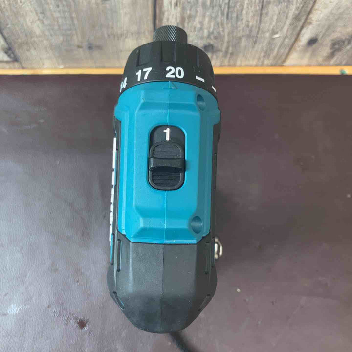 【中古品】★マキタ(makita) コードレスドリルドライバー DF033DZ バッテリー1個・充電器付【東大和店】