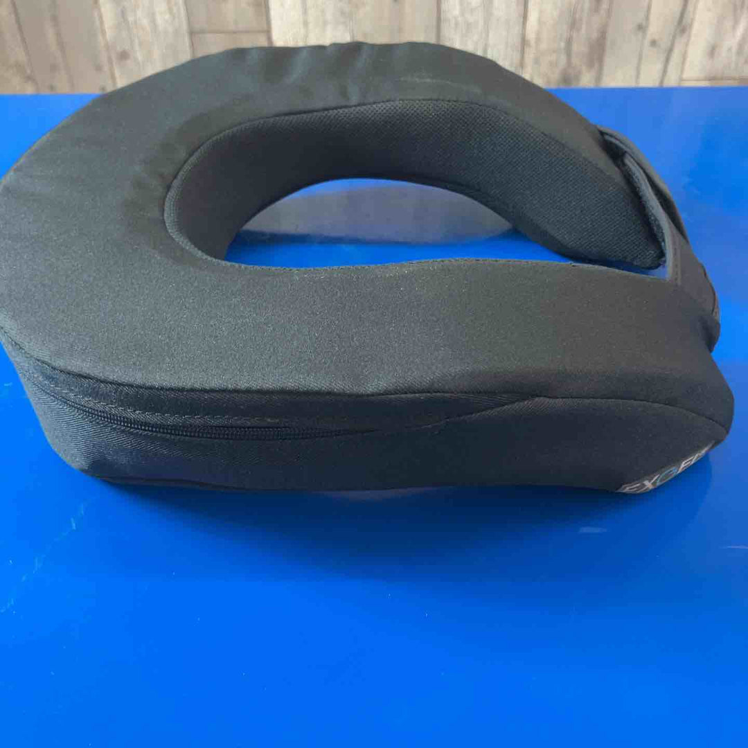 【未使用(店頭展示品)】 EXGEL ネックサポート17 サイズM AKK32M-BK 【東大和店】