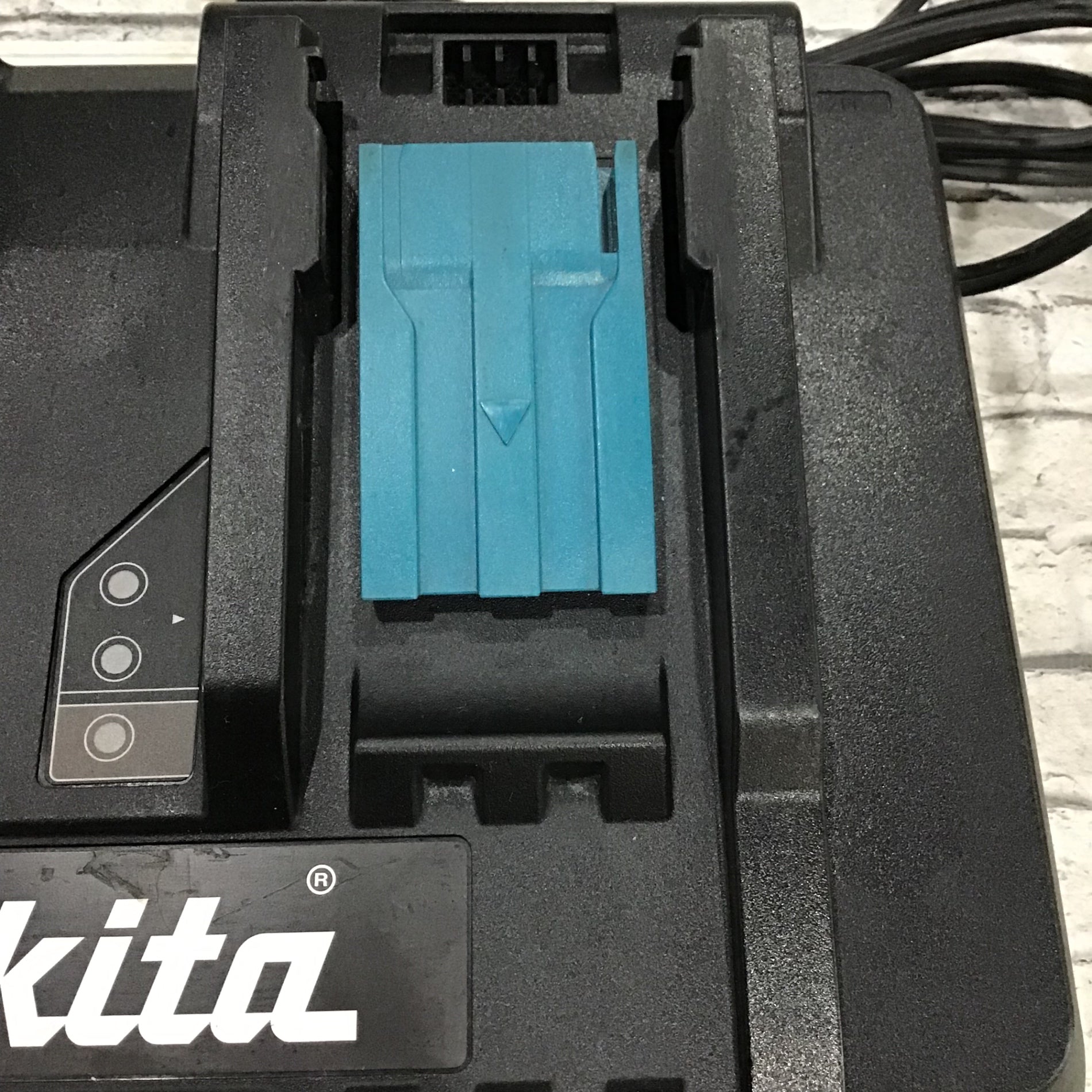 ☆マキタ(makita) 2口急速充電器 DC18RD【川口店】 – アクトツール