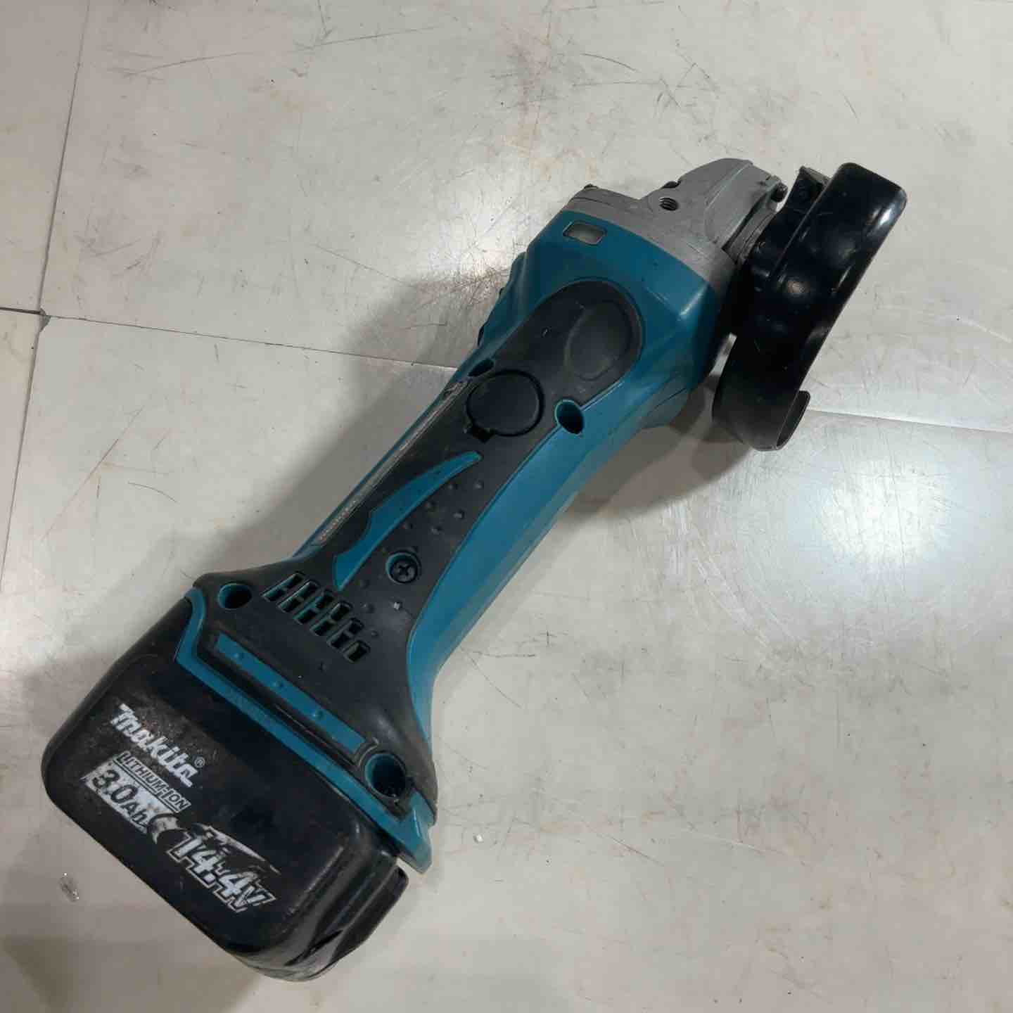 ☆マキタ(makita) 100mmコードレスディスクグラインダー GA400DRF