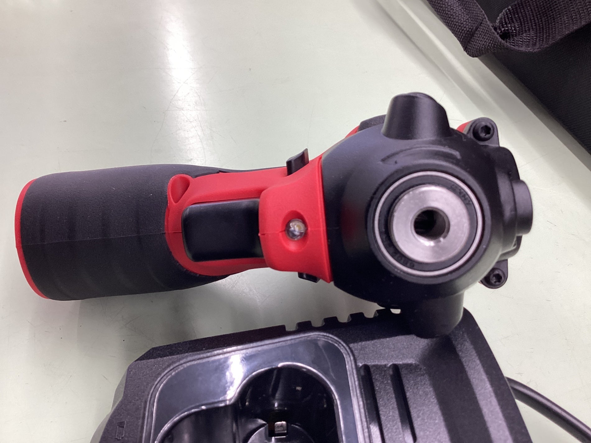 信濃機販 SHINANO コードレスミニポリッシャー SI-440P【越谷店