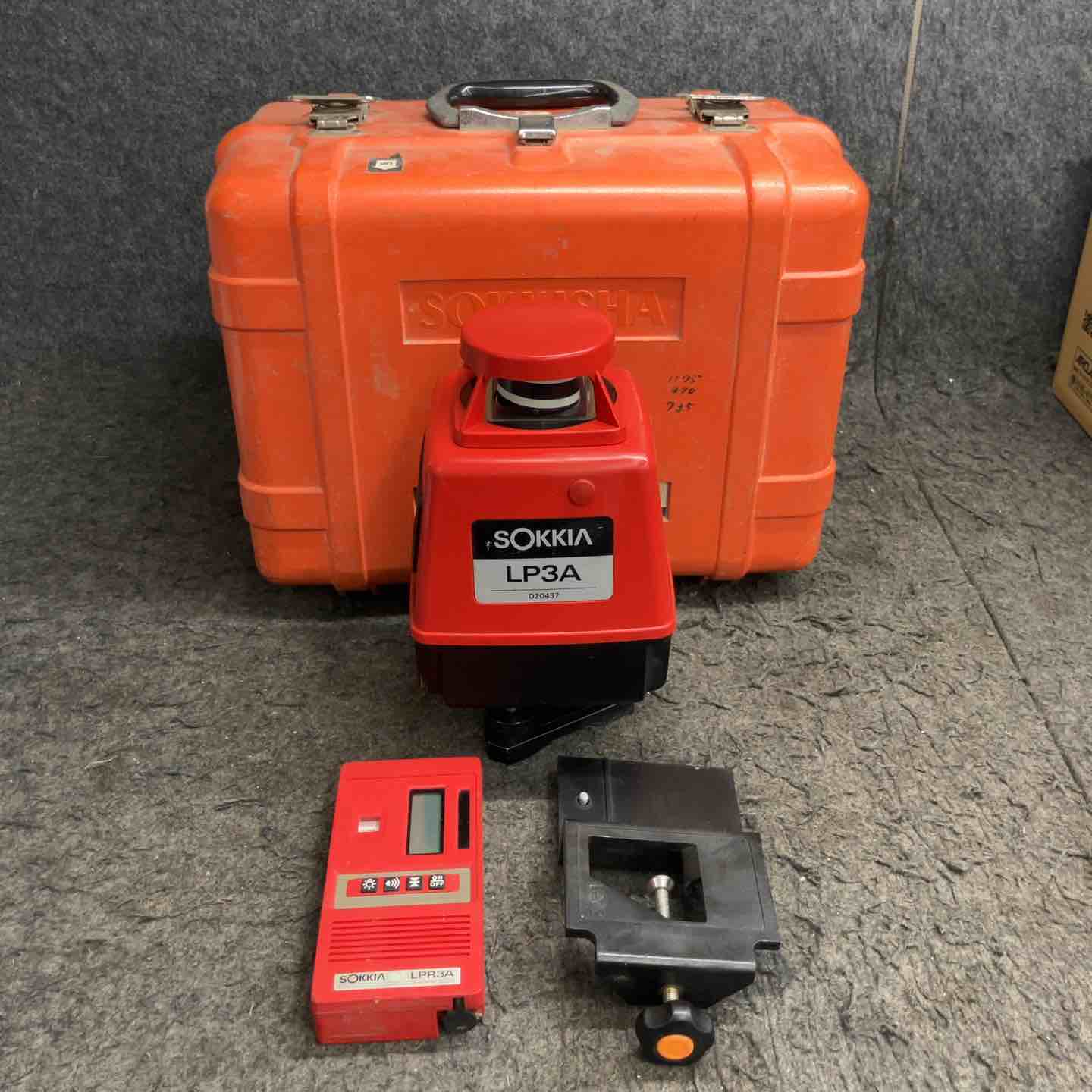 中古工具　赤レーザー塁出し器　RYOBI レーザー墨出し器 – タグ 