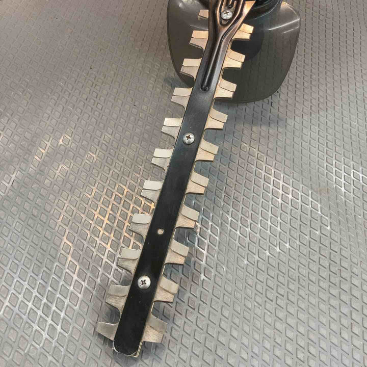 【中古品】マキタ(makita) コードレスミニ生垣バリカン MUH267DZ【所沢店】
