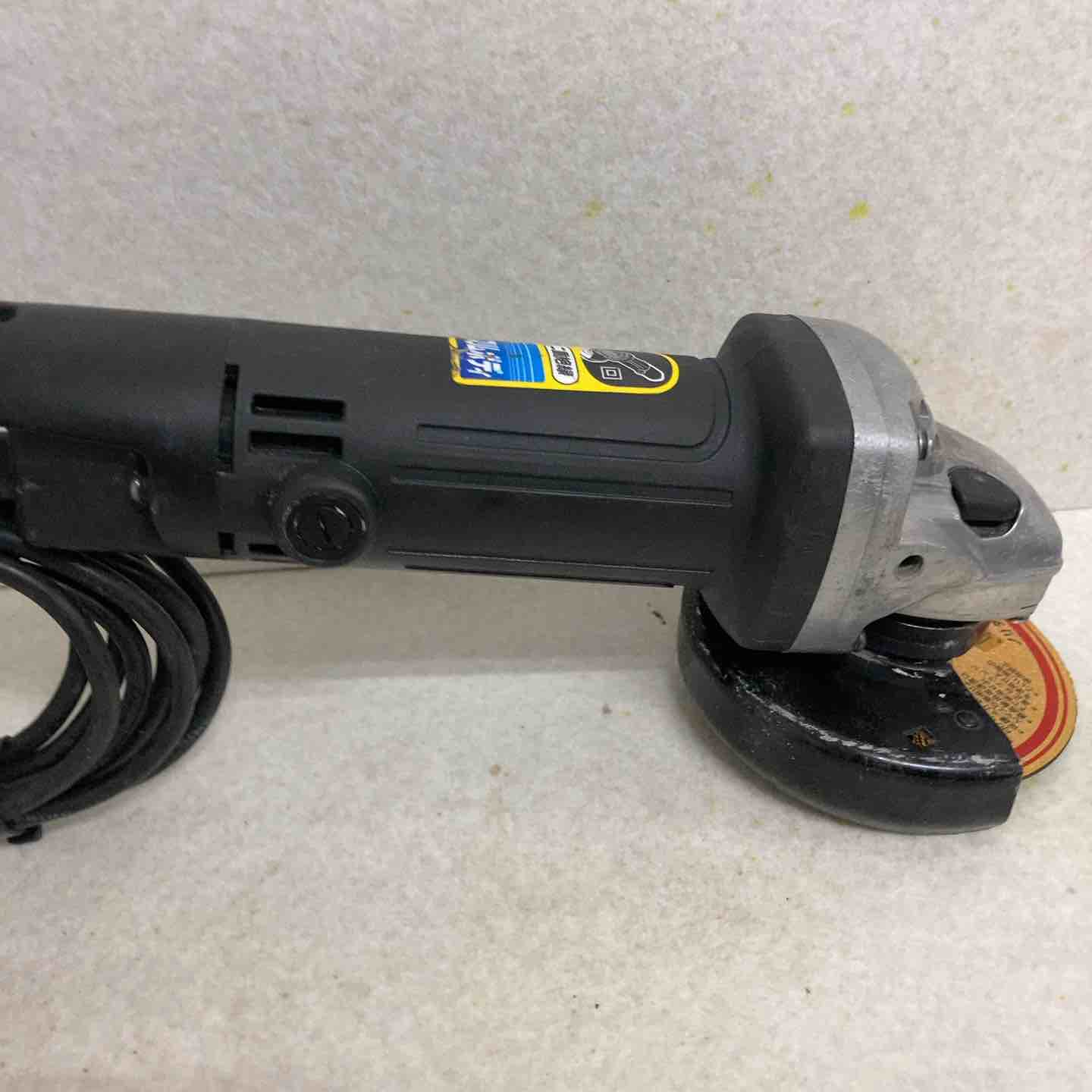 マキタ makita 9539B ディスクグラインダ 未使用品 箱潰れ・汚れ有り コード式 【ハンズクラフト宜野湾店】 マキタ makita 100mmディスクグラインダ 9539Bの中古 中古C傷汚れあり