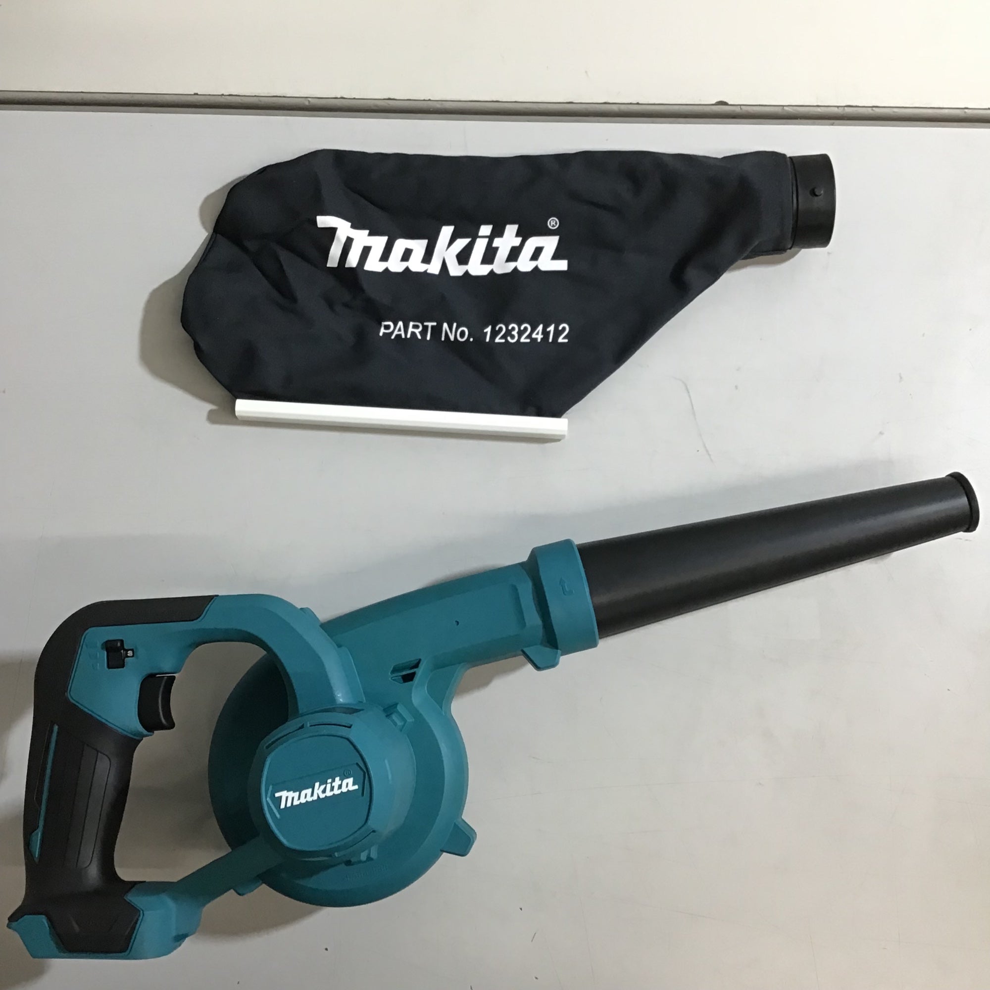 中古品 美品】〇マキタ(makita) コードレスブロワ UB100DZ 本体 中古品 美品】〇マキタ(makita) コードレスブロワ UB100DZ 本体