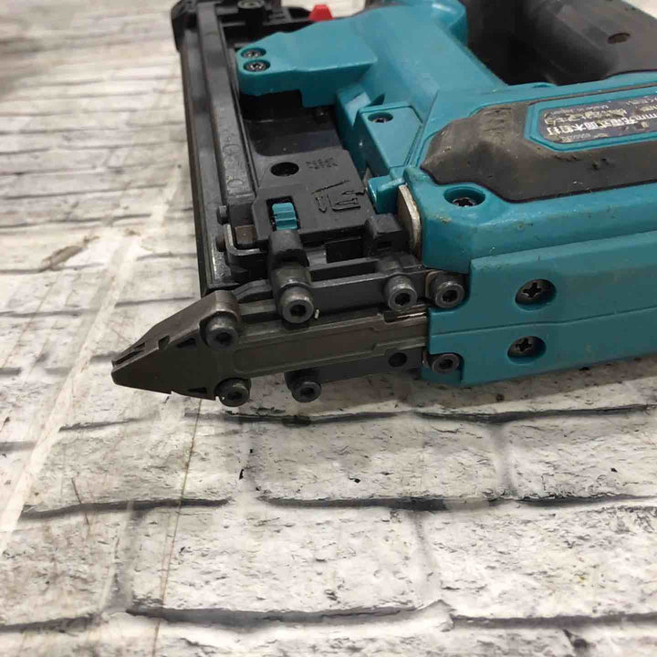 〇マキタ 充電式35mm面木釘打ち機 FN350DZ【川口店】
