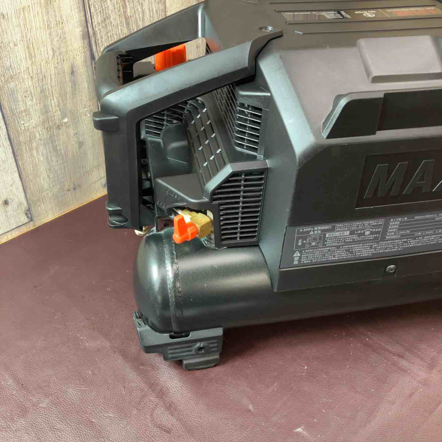 中古品】☆マックス(MAX) エアコンプレッサー AK-HH1310E_ブラック