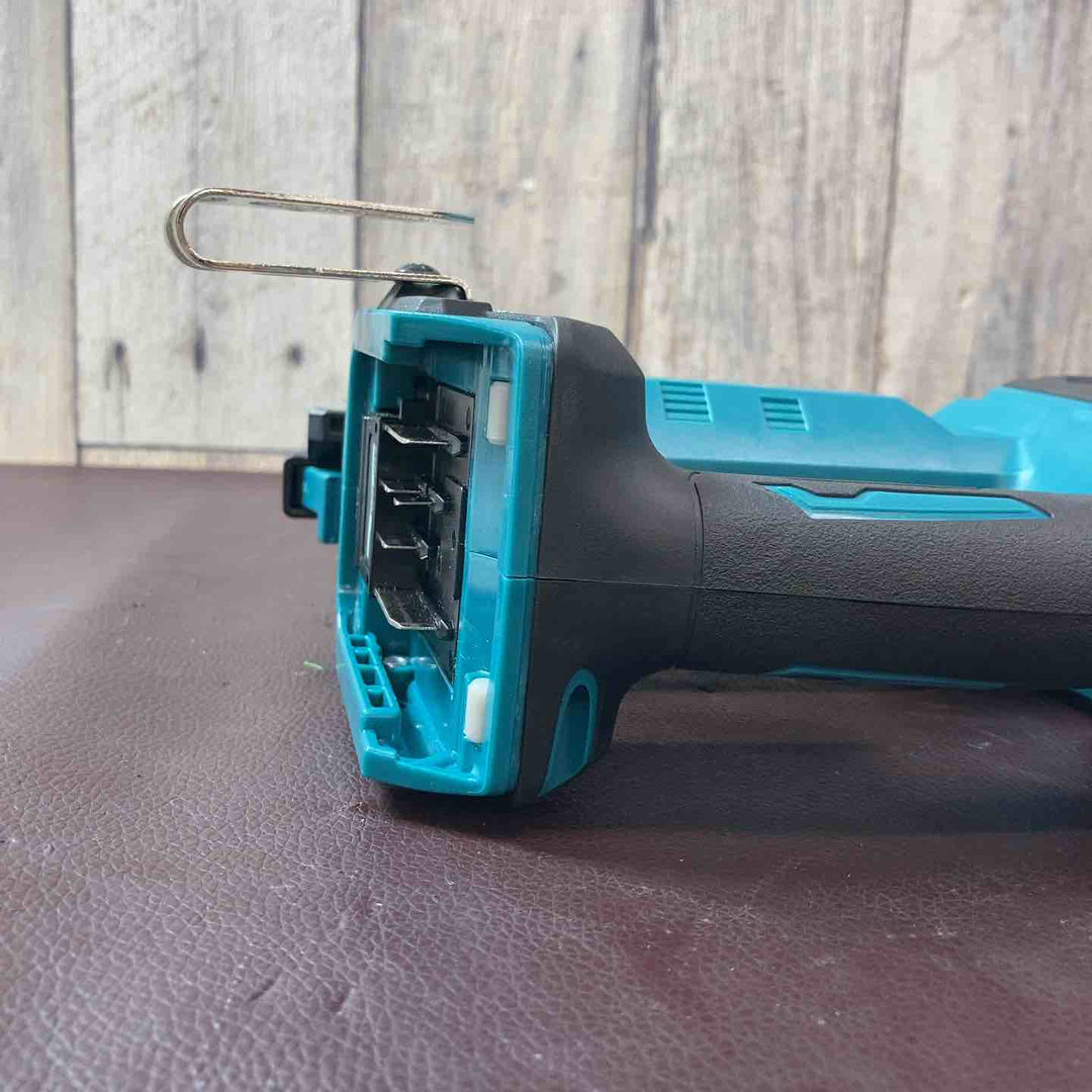 【中古美品】 マキタ(makita) 40Vmax 40mm コードレスフィニッシュネイラ FN001GZK 【東大和店】