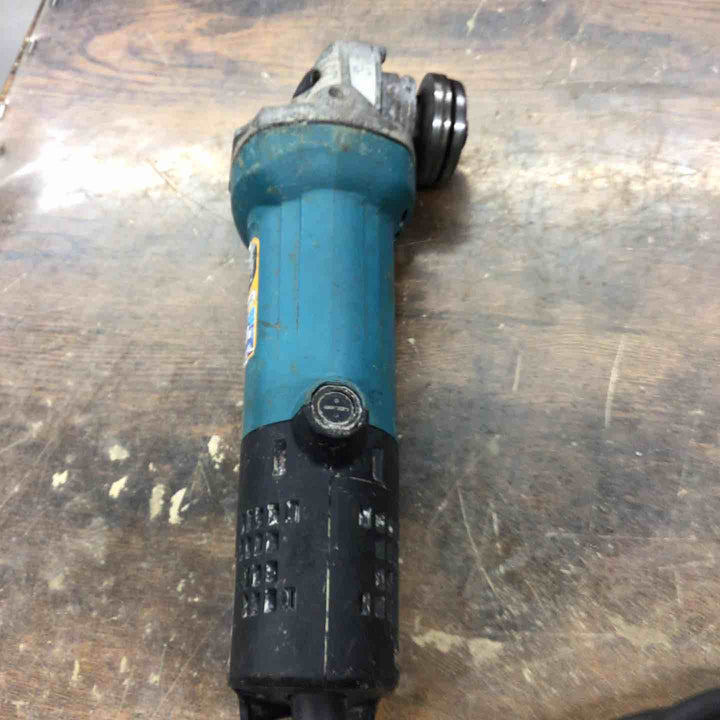 ☆マキタ(makita) 125mm ディスクグラインダ 9535B【戸田店】