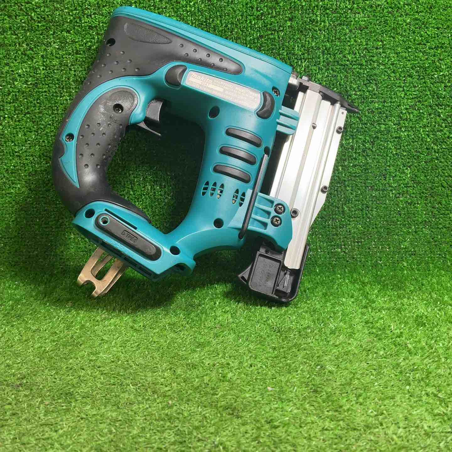 中古品】 マキタ(makita) コードレスピンタッカ PT350DZ 【藤沢店