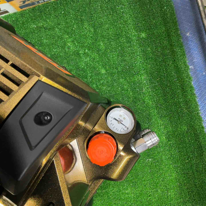 ★マックス(MAX) 高圧常圧兼用コンプレッサ AK-HL1301E(8L)_アンバーオリーブ【草加店】