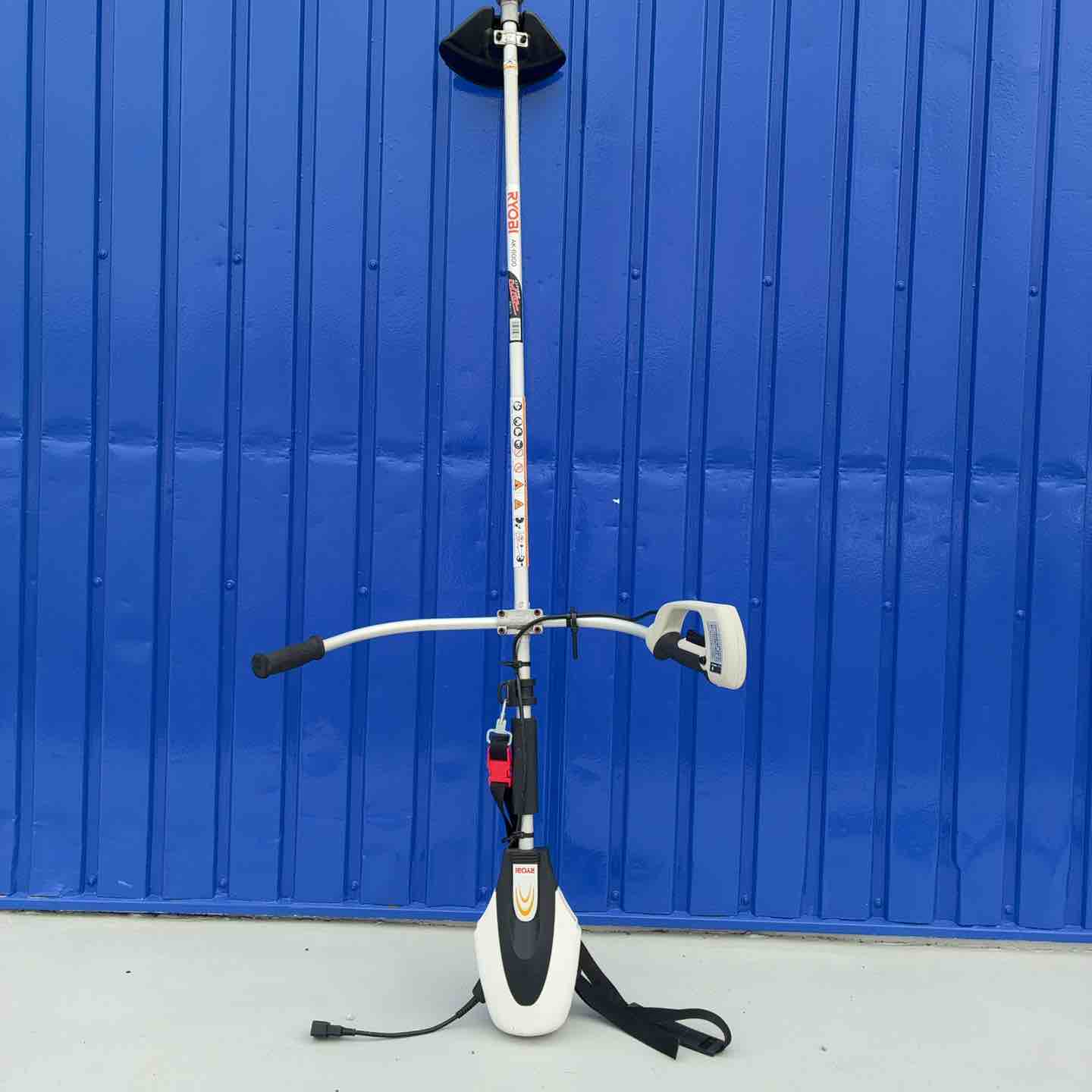 引き取り限定　 RYOBI AK-6000　１００V 楽天市場】【 正規代理店 】 RYOBI リョービ 電気草刈り機 AK-6000