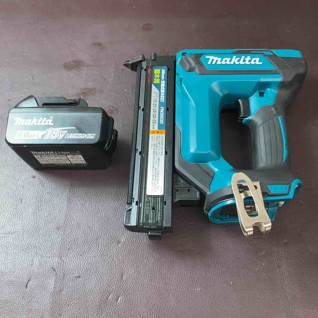 中古美品】 マキタ(makita)充電式35mm 面木釘打ち機 FN350DZ 18V6.0Ah1