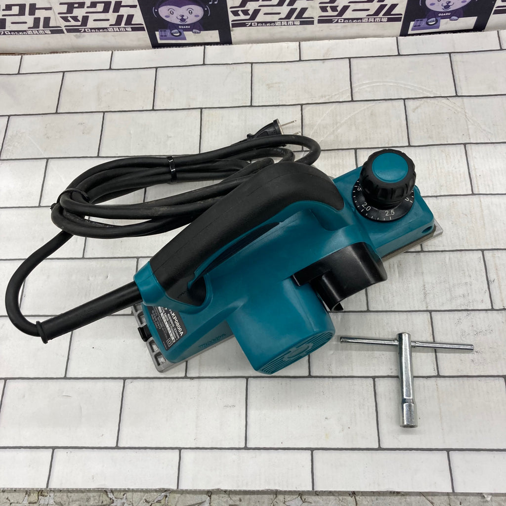 マキタ 電気カンナ KP0800ASP 切削幅82mm 替刃式 二重絶縁 ブレーキ付 鉋 かんな ☆ PayPay(ペイペイ)決済可能 ☆ 札幌市 北区 屯田 マキタ（makita） 電気カンナ 切削深さ2.5mm ＜KP0800ASP＞替刃式 82mm