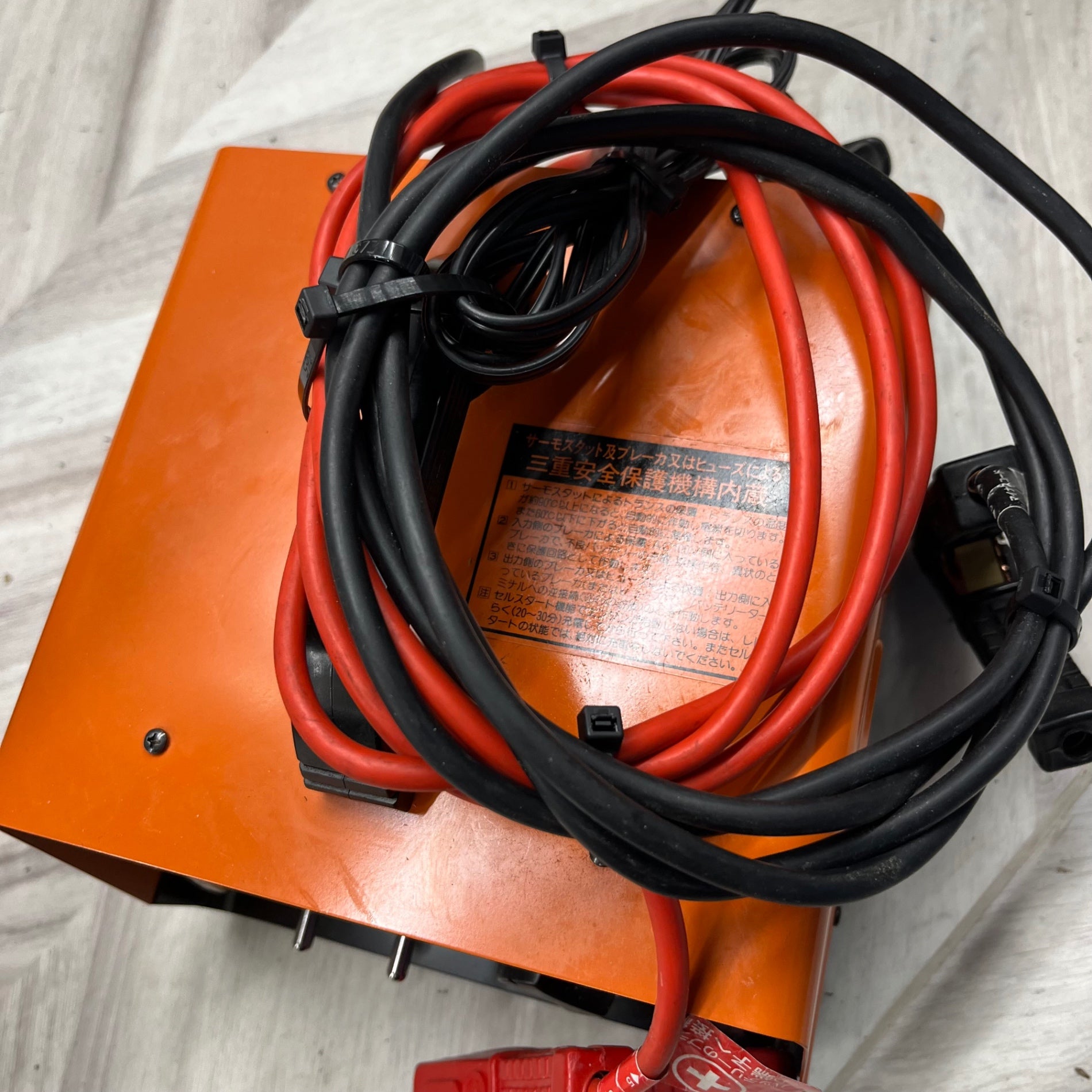 セルスター バッテリー充電器 CC-1100DX【越谷店】 – アクト