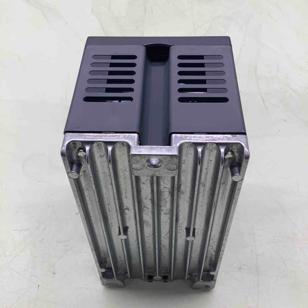 三菱電機 汎用インバータ FREQROL-D700 FR-D720-0.2K【越谷店】