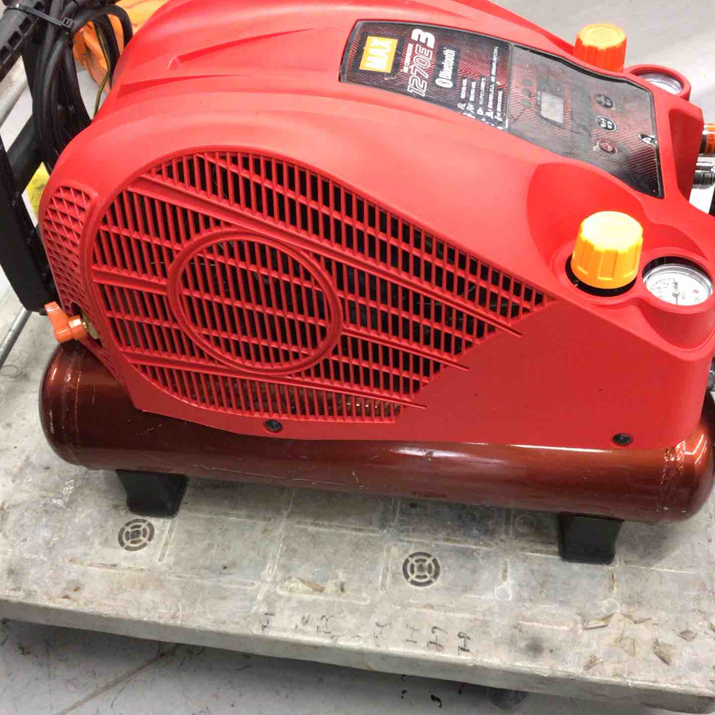最終値下げ！ マックス 高圧エアコンプレッサ AK-HL1270E3 レッド 新商品 AK-1270E3 | マックス エアコンプレッサシリーズ