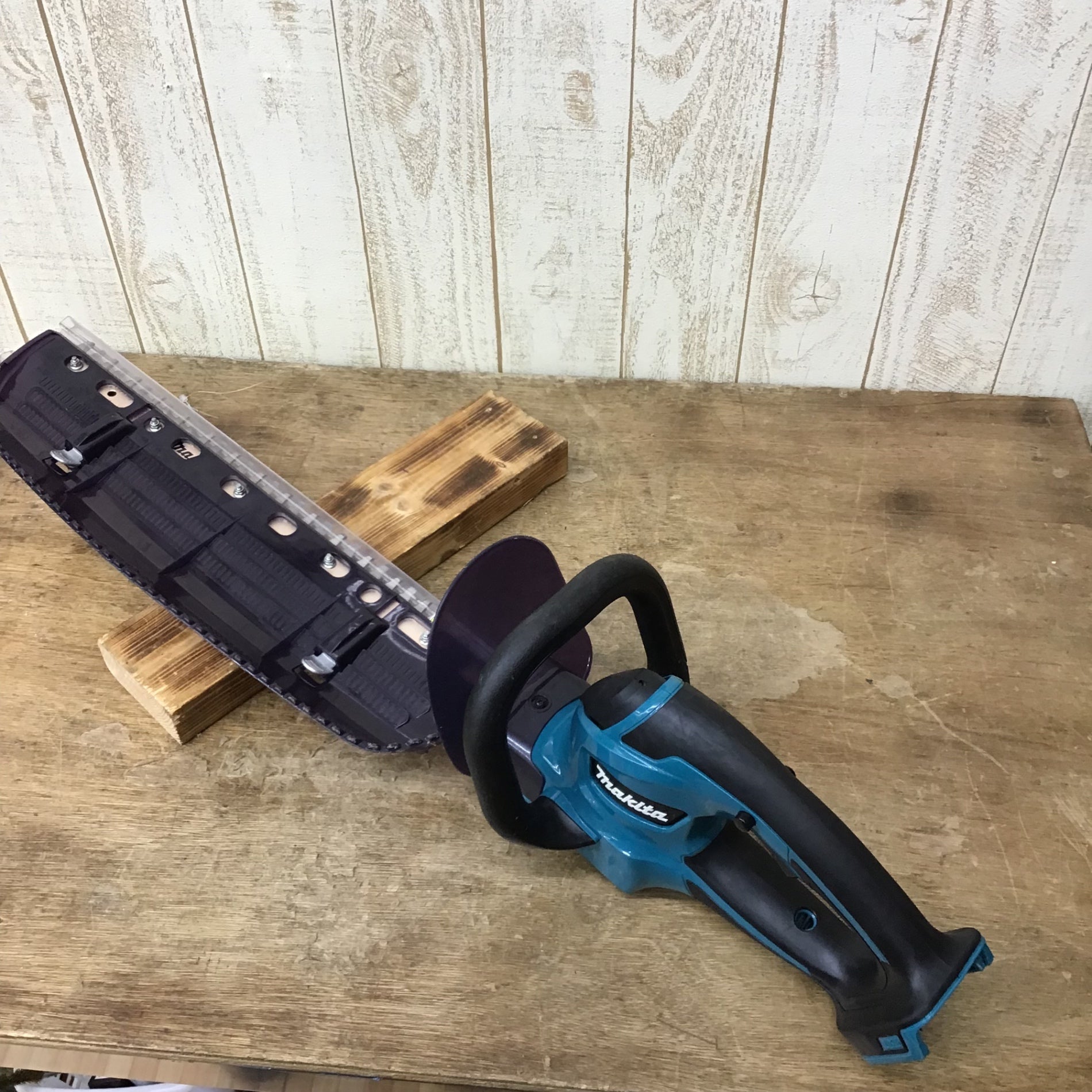 〇マキタ(makita)18V 460mm コードレス生垣バリカン MUH467DZ【柏店