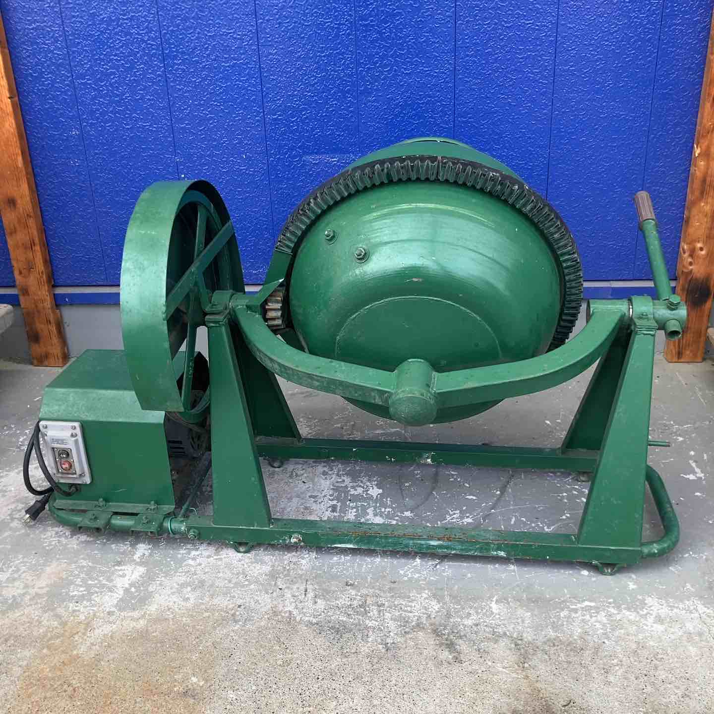 【値下げしました】中古　日工株式会社　ポットミキサー　NGM2.5　70ℓ　動作良好 楽天市場】日工 コンクリートミキサー NGM2.5 4馬力エンジン＋車輪付き