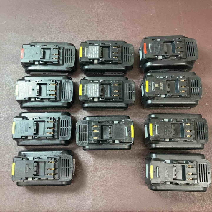 【中古品】 パナソニック(Panasonic) インパクトドライバー EZ7550X・ドリルドライバ EZ7441X・EZ7460X・ライト EZ37C2・充電器 2点・バッテリー 11点 まとめセット