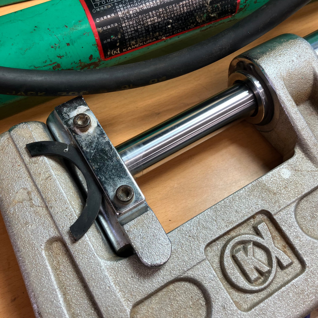 ◇亀倉精機 手動油圧式パイプ断水機 EP-700【越谷店】