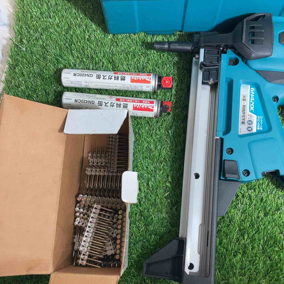 ★マキタ(makita) コードレスコンクリート用ガスピン打ち機 GN420C　バッテリー充電器、ガス、弾付属【戸田店】