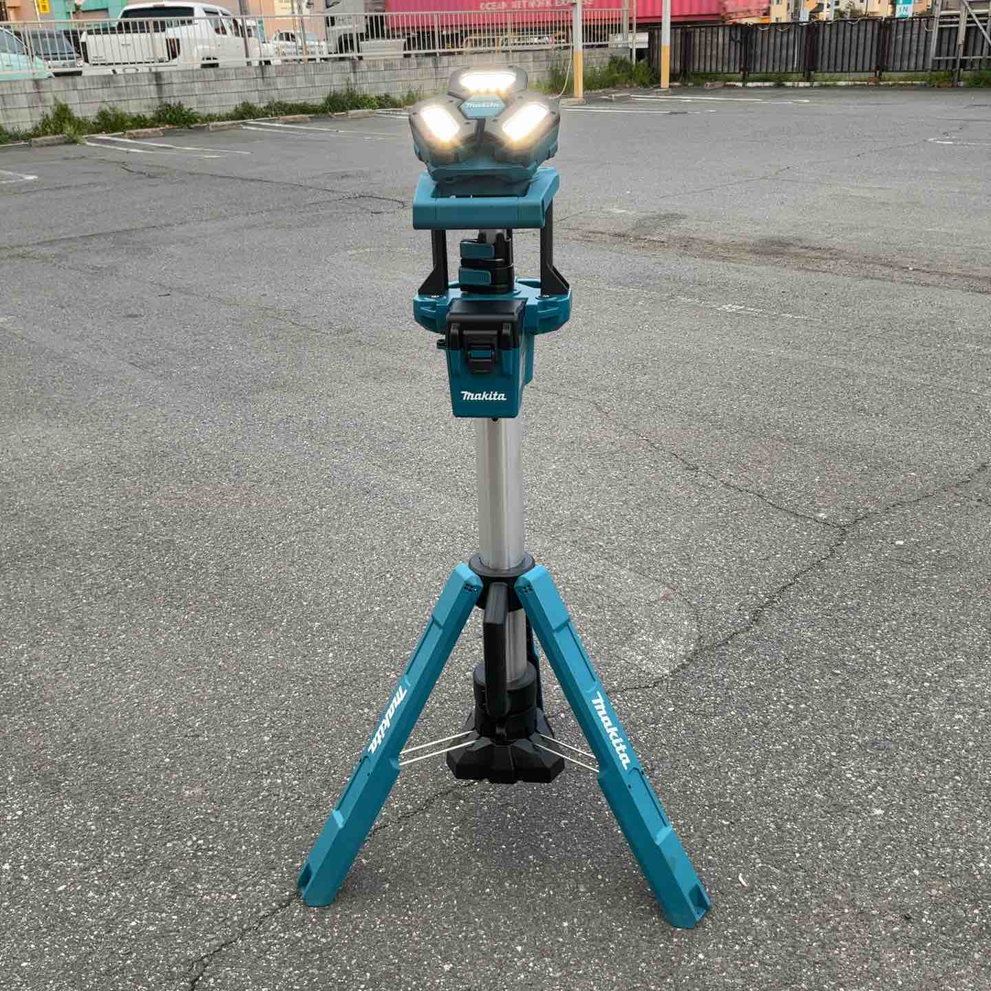 中古】【動作OK】【店頭引取限定】makita マキタ 充電式タワーライト