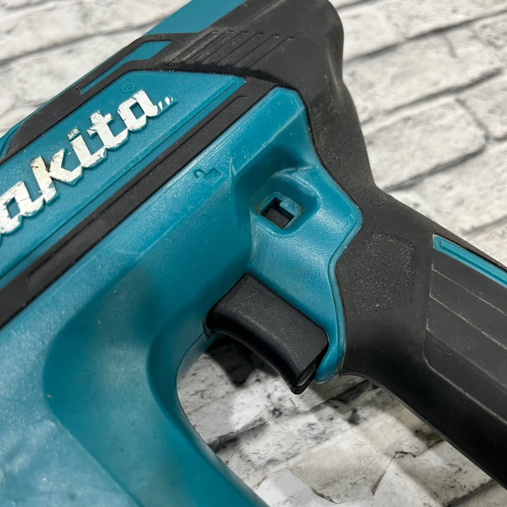 ★マキタ(makita) コードレスフィニッシュネイラ FN350DZK【川口店】