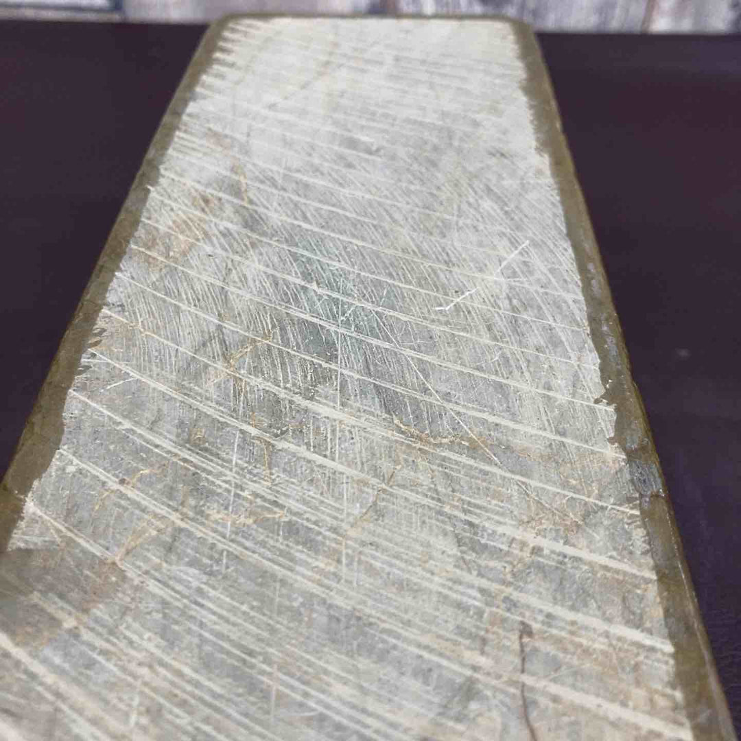 【超希少】 【未使用品】 天然砥石 産地不明 重量約5.0Kg 長さ約260mmｘ幅約95mmｘ高さ約85mm 番手細かめ 若狭田村山？ 京都正本山？ 【東大和店】