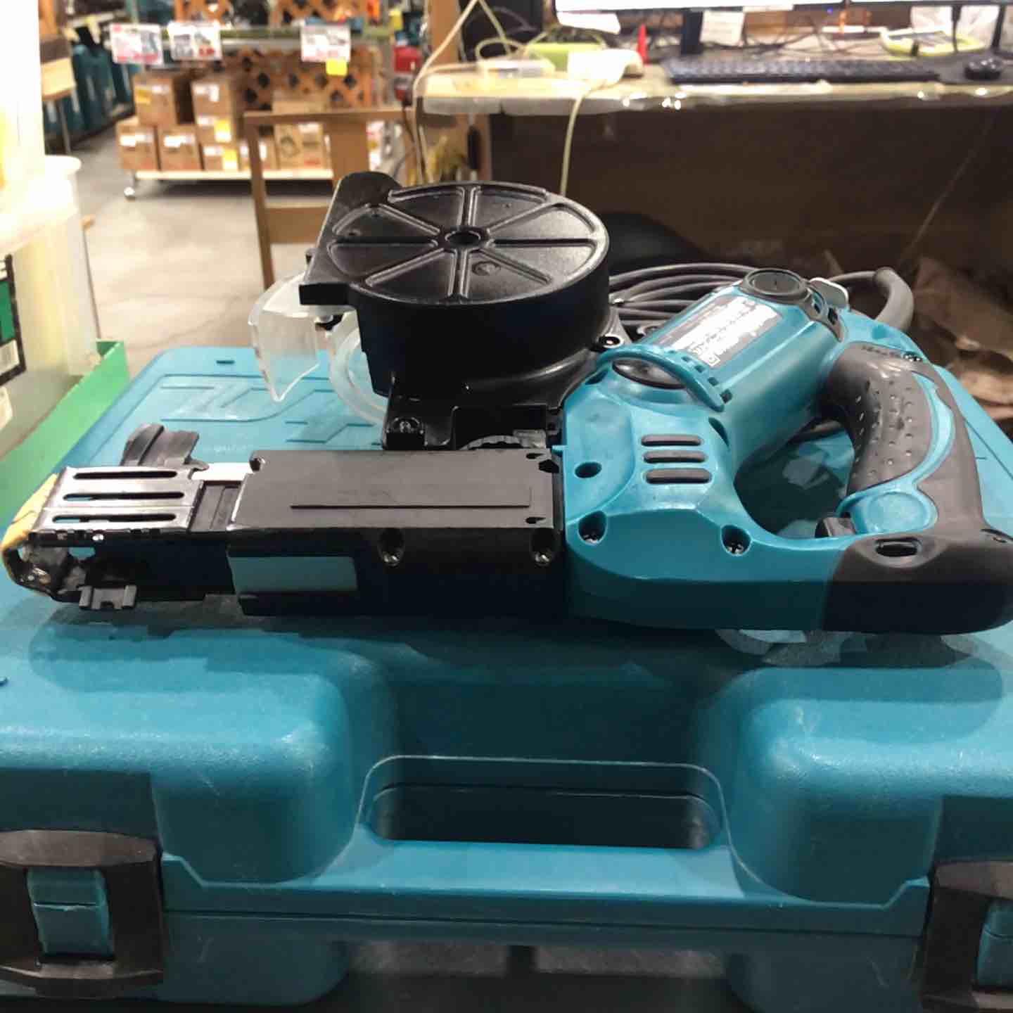 ☆マキタ(makita) オートパックスクリュードライバー 6841R【川口店