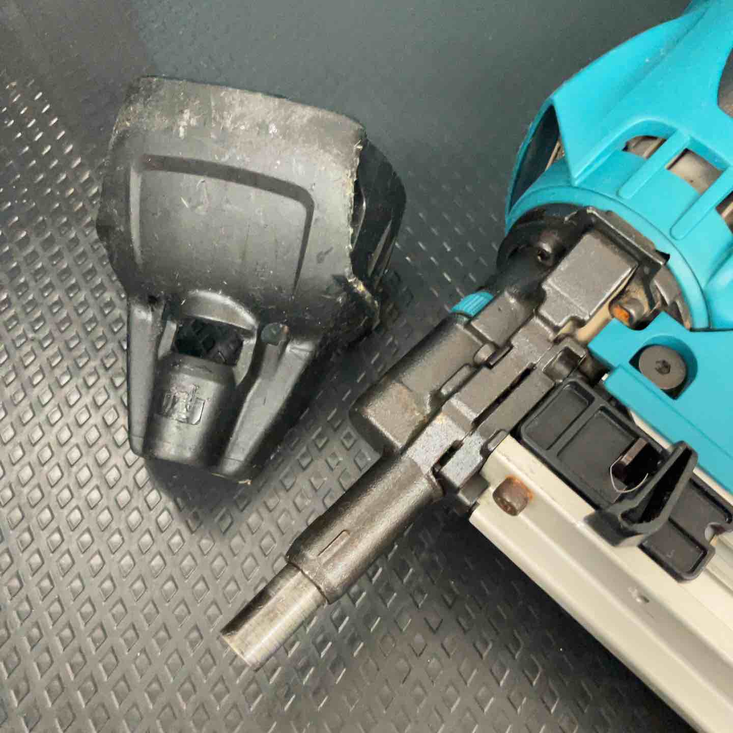 makita マキタ GN420C コンクリート用ガスピン打ち機【リライズ市川行徳店】【店頭取引限定】【中古】 マキタ（makita） （P3倍）（クーポンで1000円OFF）マキタ