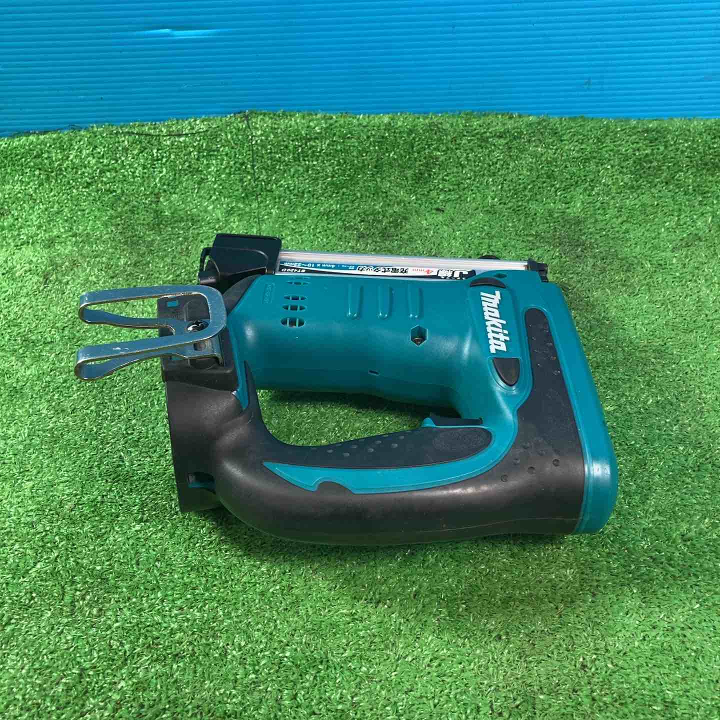 ◇マキタ(makita) コードレスタッカー ST420DZ 本体のみ。14.4V3 ◇マキタ(makita) コードレスタッカー ST420DZ 本体のみ。14.4V3