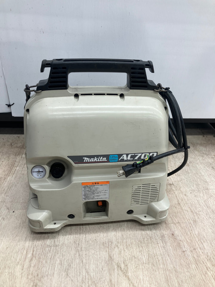 ★マキタ(makita) エアコンプレッサー AC700 タンク5L 動作確認済み【川越店】