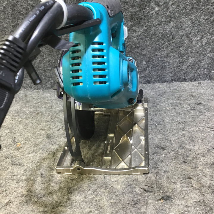 【中古品・新品刃！延長コード付き！】マキタ(makita) 125mmボード用防じん丸のこ 5205FXSP1【桶川店】